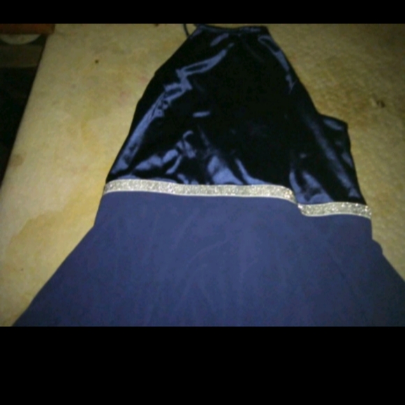 3 dresses - Picture 1 of 4